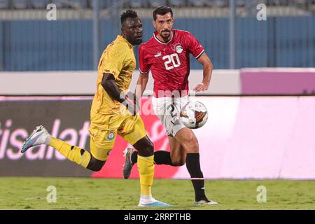 Cairo, Egitto. 8 settembre 2023. L'egiziano Mahmoud Hamada Awad (R) partecipa alla partita di calcio del gruppo D di qualificazione alla Coppa d'Africa 2023 tra Egitto ed Etiopia al Cairo, in Egitto, 8 settembre 2023. Credito: Ahmed Gomaa/Xinhua/Alamy Live News Foto Stock