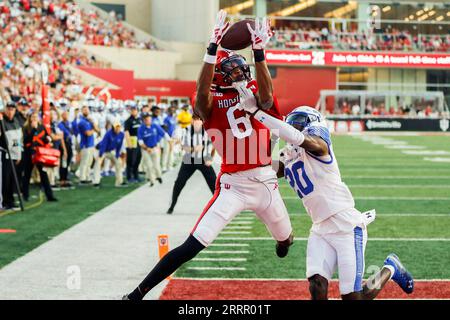 Bloomington, USA. 8 settembre 2023. BLOOMINGTON, INDIANA - 8 SETTEMBRE: Il wide receiver degli Indiana Hoosiers Cam camper (6) fa una presa contro l'Indiana State, ma la giocata non è andata bene, l'8 settembre 2023 a Bloomington, Indiana. IU ha battuto Indiana State 41-7. Credito: Jeremy Hogan/Alamy Live News Foto Stock