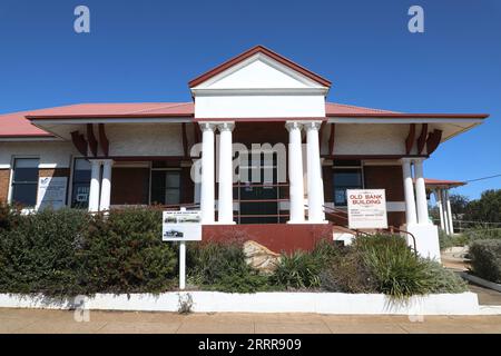 Dunedoo Museum situato nel vecchio edificio della Bank of NSW, Bolaro Street, Dunedoo NSW 2844, Australia Foto Stock