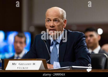 230516 -- WASHINGTON, 16 maggio 2023 -- l'ex CEO della Silicon Valley Bank Gregory W. Becker testimonia durante un'audizione del Senato Committee on Banking, Housing, and Urban Affairs sull'esame dei fallimenti della Silicon Valley Bank e della Signature Bank a Washington, D.C., negli Stati Uniti, il 16 maggio 2023. Foto di /Xinhua U.S.-WASHINGTON, D.C.-SENATE COMMITTEE-BANK-FAILURES-HEARING AaronxSchwartz PUBLICATIONxNOTxINxCHN Foto Stock