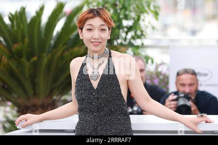 230518 -- CANNES, 18 maggio 2023 -- l'attrice giapponese Ando Sakura posa durante una photocall per il film Kaibutsu Monster che gareggerà per la Palme d Or durante la 76a edizione del Festival di Cannes, nel sud della Francia, il 18 maggio 2023. FRANCIA-CANNES-FILM FESTIVAL-KAIBUTSU GaoxJing PUBLICATIONxNOTxINxCHN Foto Stock