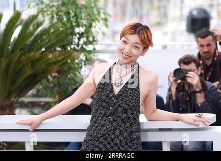 230518 -- CANNES, 18 maggio 2023 -- l'attrice giapponese Ando Sakura posa durante una photocall per il film Kaibutsu Monster che gareggerà per la Palme d Or durante la 76a edizione del Festival di Cannes, nel sud della Francia, il 18 maggio 2023. FRANCIA-CANNES-FILM FESTIVAL-KAIBUTSU GaoxJing PUBLICATIONxNOTxINxCHN Foto Stock