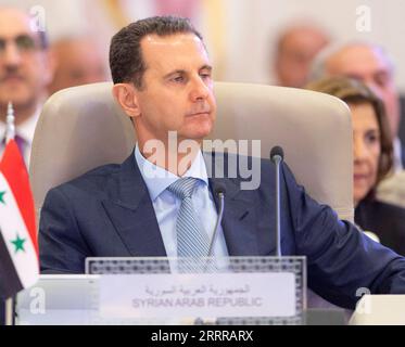 230520 -- GEDDA, 20 maggio 2023 -- il presidente siriano Bashar al-Assad partecipa al 32° vertice della Lega Araba a a Gedda, Arabia Saudita, 19 maggio 2023. Il 32° vertice della Lega Araba si è concluso venerdì nella città saudita di Gedda adottando la dichiarazione di Gedda, che chiede l'unità araba per risolvere le questioni regionali, ha riferito al Arabiya TV. La dichiarazione ha accolto con favore la riammissione della Siria nella Lega araba AL, promettendo di intensificare gli sforzi panarabi per aiutare la Siria ad affrontare la crisi. Agenzia stampa saudita/distribuzione via Xinhua VERTICE DELLA LEGA ARABA ARABIA SAUDITA-GEDDA-WangxHaizhou PUBLICATIONxNOTxINxCHN Foto Stock