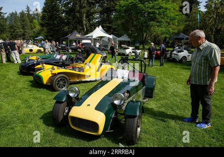 230521 -- VANCOUVER, 21 maggio 2023 -- le auto classiche sono esposte durante il 36 ° Vancouver All British Field Meet a Vancouver, British Columbia, Canada, il 20 maggio 2023. Il 36° All British Field Meet di Vancouver ha avuto inizio sabato con 450 auto d'epoca in mostra, attirando migliaia di appassionati di auto e collezionisti da visitare. Foto di /Xinhua CANADA-VANCOUVER-BRITISH CLASSIC CAR SHOW LiangxSen PUBLICATIONxNOTxINxCHN Foto Stock