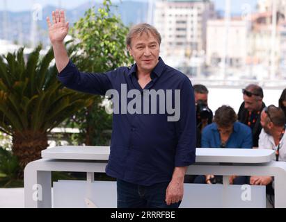 230526 -- CANNES, 26 maggio 2023 -- l'attore francese Olivier Rabourdin posa durante una photocall per il film L Ete Dernier la scorsa estate alla 76a edizione del Festival di Cannes, nel sud della Francia, il 26 maggio 2023. FRANCE-CANNES-FILM FESTIVAL-LAST SUMMER-PHOTOCALL GAOXJING PUBLICATIONXNOTXINXCHN Foto Stock