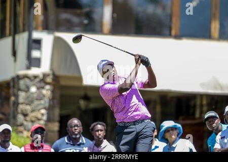 KAREN, GHANA - 20 AGOSTO: Micheal Karanga festeggia il Lifting Kenya Amateur Strokeplay Championship Karen Leg Trophy il 20 agosto 2023 a Karen Cou Foto Stock