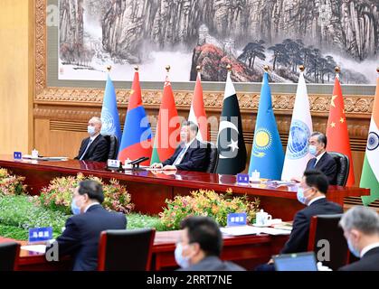 230704 -- PECHINO, 4 luglio 2023 -- il presidente cinese Xi Jinping si rivolge alla 23a riunione del Consiglio dei capi di Stato dell'Organizzazione di cooperazione di Shanghai SCO tramite videoconferenza da Pechino, capitale della Cina, 4 luglio 2023. CHINA-BEIJING-XI JINPING-SCO-MEETING CN SHENXHONG PUBLICATIONXNOTXINXCHN Foto Stock