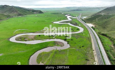 230705 -- HINGGAN LEAGUE, 5 luglio 2023 -- questa foto aerea scattata il 5 luglio 2023 mostra il paesaggio estivo della prateria Ulan Mod a Horqin Right Wing Front Banner della Hinggan League, nella regione autonoma della Mongolia interna della Cina settentrionale. CHINA-INNER MONGOLIA-HINGGAN LEAGUE-ULAN MOD GRASSLAND-LANDSCAPE CN BEIXHE PUBLICATIONXNOTXINXCHN Foto Stock