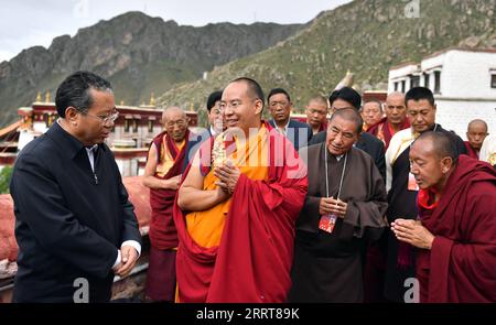 230705 -- LHASA, 5 luglio 2023 -- questa foto scattata il 5 luglio 2023 mostra Panchen Erdeni Chos-kyi rGyal-po al Monastero Drepung di Lhasa, capitale della regione autonoma del Tibet nel sud-ovest della Cina. PER ANDARE CON Panchen Rinpoche partecipa alle attività religiose nel Monastero di Drepung in Tibet foto di /Xinhua CHINA-TIBET-PANCHEN-ATTIVITÀ RELIGIOSE CN Chogo PUBLICATIONxNOTxINxCHN Foto Stock