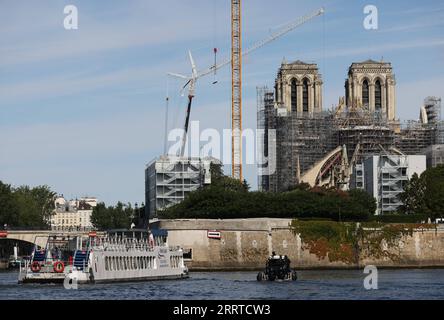 230717 -- PARIGI, 17 luglio 2023 -- foto scattata il 17 luglio 2023 mostra la parata sulla Senna per testare manovre , distanze , durata e video cattura della futura cerimonia di apertura delle Olimpiadi di Parigi del 2024. La flotta totale è composta da 57 imbarcazioni per le prove, 39 rappresentative delle delegazioni e altre 18 che forniscono supporto, nonché OBS Olympic Broadcasting Services. SPFRANCE-PARIGI-OLIMPIADI-PROVA DELLA CERIMONIA DI APERTURA GAOXJING PUBLICATIONXNOTXINXCHN Foto Stock