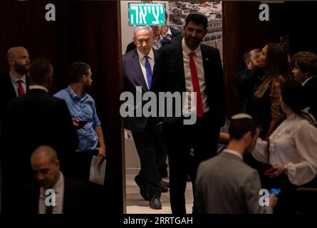 230724 -- GERUSALEMME, 24 luglio 2023 -- il primo ministro israeliano Benjamin Netanyahu arriva per un voto al parlamento israeliano a Gerusalemme, il 24 luglio 2023. Lunedì i legislatori israeliani hanno approvato una proposta di legge chiave del controverso piano del primo Ministro Benjamin Netanyahu per la revisione del sistema giudiziario del paese. MIDEAST-GERUSALEMME-ISRAELE-REVISIONE GIUDIZIARIA LEGGE-PASSAGGIO CHENXJUNQING PUBLICATIONXNOTXINXCHN Foto Stock