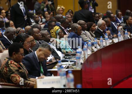 230726 -- dar es SALAAM, 26 luglio 2023 -- il 2023 Heads of State Summit sul capitale umano si tiene a Dar es Salaam, Tanzania, 25 luglio 2023. Martedì, il Vicepresidente tanzaniano Philip Mpango ha esortato le istituzioni finanziarie regionali e multilaterali a fare di più per elaborare soluzioni di finanziamento innovative a sostegno della spinta dell'Africa ad accelerare lo sviluppo del capitale umano. PER ANDARE CON la Tanzania esorta le istituzioni finanziarie a sostenere la spinta dell'Africa per accelerare lo sviluppo del capitale umano foto di /Xinhua TANZANIA-dar ES SALAAM-HEADS DEL SUMMIT DI STATO SUL CAPITALE UMANO HermanxEmmanuel PUBLICATIONxNOTxINxCHN Foto Stock