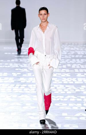 New York, Vereinigte Staaten. 8 settembre 2023. HELMUT LANG Primavera-Estate 2024 Runway durante la New York Fashion Week il 2023 settembre - New York City; Stati Uniti; 08/09/2023 Credit: dpa/Alamy Live News Foto Stock