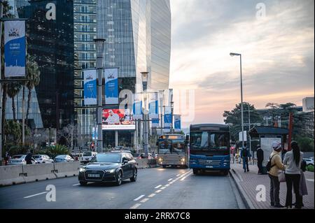 230818 -- JOHANNESBURG, 18 agosto 2023 -- i cartelli del 15 ° vertice BRICS sono visti in una strada di Johannesburg, Sudafrica, 17 agosto 2023. Il quindicesimo vertice BRICS si terrà a Johannesburg, in Sudafrica, il 22 e 24 agosto. SUDAFRICA-JOHANNESBURG-15° VERTICE BRICS-PREPARAZIONE WANGXGUANSEN PUBLICATIONXNOTXINXCHN Foto Stock