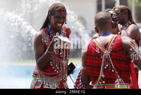 230906 -- NAIROBI, 6 settembre 2023 -- i ballerini sono raffigurati nella sede dell'Africa Climate Summit a Nairobi, in Kenya, il 5 settembre 2023. Lunedì quarantotto paesi africani hanno firmato un patto continentale che cerca di affrontare la migrazione forzata legata alle emergenze climatiche che devastano il continente. Alla cerimonia di firma che si è svolta a margine del vertice sul clima africano, in corso nella capitale keniota di Nairobi, hanno partecipato ministri e rappresentanti di agenzie multilaterali e umanitarie. VERTICE SUL CLIMA KENYA-NAIROBI-AFRICA DaixHe PUBLICATIONxNOTxINxCHN Foto Stock