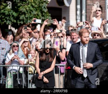 Duesseldorf, Germania. 9 settembre 2023. Il principe Harry arriva al municipio per l'apertura del sesto Invictus Games. Le delegazioni delle 21 nazioni partecipanti e gli ospiti si riuniscono in un ricevimento ospitato dal sindaco al municipio di Düsseldorf. La competizione paralimpica per atleti disabili di guerra è ospitata in Germania per la prima volta. Credito: Fabian Strauch/dpa/Alamy Live News Foto Stock