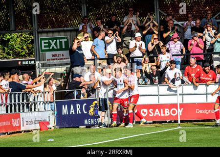 Salford sabato 9 settembre 2023. I giocatori di Walsall celebrano il loro pareggio durante la partita di Sky Bet League 2 tra Salford City e Walsall a Moor Lane, Salford, sabato 9 settembre 2023. (Foto: Ian Charles | mi News) crediti: MI News & Sport /Alamy Live News Foto Stock