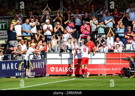 Salford sabato 9 settembre 2023. I giocatori di Walsall celebrano il loro pareggio durante la partita di Sky Bet League 2 tra Salford City e Walsall a Moor Lane, Salford, sabato 9 settembre 2023. (Foto: Ian Charles | mi News) crediti: MI News & Sport /Alamy Live News Foto Stock