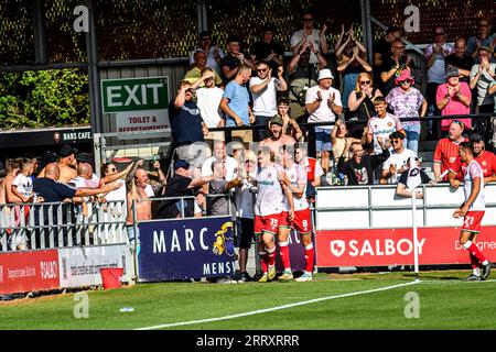 Salford sabato 9 settembre 2023. I giocatori di Walsall celebrano il loro pareggio durante la partita di Sky Bet League 2 tra Salford City e Walsall a Moor Lane, Salford, sabato 9 settembre 2023. (Foto: Ian Charles | mi News) crediti: MI News & Sport /Alamy Live News Foto Stock