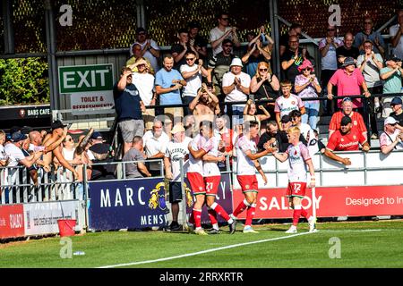 Salford sabato 9 settembre 2023. I giocatori di Walsall celebrano il loro pareggio durante la partita di Sky Bet League 2 tra Salford City e Walsall a Moor Lane, Salford, sabato 9 settembre 2023. (Foto: Ian Charles | mi News) crediti: MI News & Sport /Alamy Live News Foto Stock