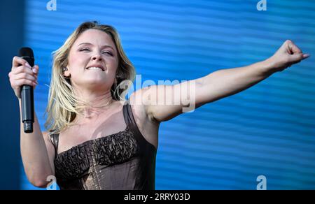 Berlino, Germania. 8 settembre 2023. Zara Larsson si esibisce sul palco del Lollapalooza Festival di Berlino sul terreno dell'Olympiastadion. Crediti: Britta Pedersen/dpa/Alamy Live News Foto Stock