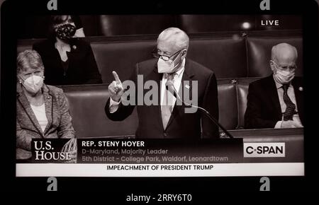 Uno screenshot C-SPAN del Rep.Steny Hoyer che parla ai colleghi del piano della camera il 13 gennaio 2021. Foto Stock