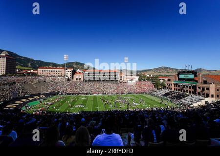 Boulder, CO, USA. 9 settembre 2023. Vista del Folsom Field mentre le due squadre si riscaldano prima della partita di football tra Colorado e Nebraska a Boulder, CO. Derek Regensburger/CSM/Alamy Live News Foto Stock