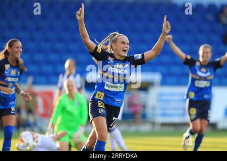 Diana Lemesova (77 SKN St Polten) ha celerito il suo gol durante la partita di qualificazione della UEFA Womens Champions League St Polten vs PAOK all'NV Arena St Polten (Tom Seiss/ SPP) credito: SPP Sport Press Photo. /Alamy Live News Foto Stock