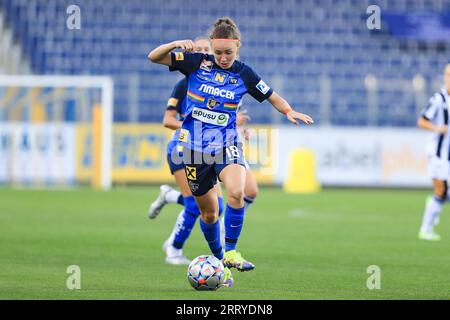 Melanie Brunnthaler (18 SKN St Polten) in azione durante la partita di qualificazione della UEFA Womens Champions League St Polten vs PAOK all'NV Arena St Polten (Tom Seiss/ SPP) credito: SPP Sport Press Photo. /Alamy Live News Foto Stock