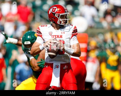 9 settembre 2023: Il quarterback dello Utah Bryson Barnes (16) passa durante una partita di football NCAA tra Baylor e Utah il 9 settembre 2023 a Waco, Texas. Utah ha vinto, 20 a 13. (Immagine di credito: © Scott Coleman/ZUMA Press Wire) SOLO USO EDITORIALE! Non per USO commerciale! Foto Stock