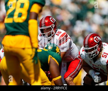 9 settembre 2023: Il quarterback dello Utah Bryson Barnes (16) si prepara per uno snap durante una partita di football NCAA tra Baylor e Utah il 9 settembre 2023 a Waco, Texas. Utah ha vinto, 20 a 13. (Immagine di credito: © Scott Coleman/ZUMA Press Wire) SOLO USO EDITORIALE! Non per USO commerciale! Foto Stock