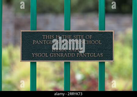 Giardino commemorativo della scuola media Pantglas, sito del disastro di Aberfan, Galles del sud, Regno Unito Foto Stock