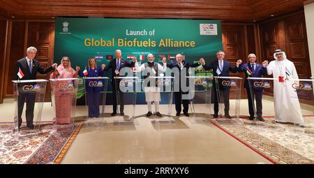 (L-R) il primo ministro di Singapore Lee Hsien Loong, il primo ministro del Bangladesh Sheikh Hasina, il primo ministro italiano Giorgia Meloni, il presidente degli Stati Uniti Joe Biden, il primo ministro indiano Narendra modi, il presidente brasiliano Luiz Inacio Lula da Silva, il presidente argentino Alberto Fernandez, il primo ministro delle Mauritius Pravind Kumar Jugnauth e il presidente degli Emirati Arabi Uniti Mohamed bin Zayed al-Nahyan partecipano al lancio della Global Biofuels Alliance al vertice del G20 a nuova Delhi, in India, sabato 9 settembre 2023. Foto di Press Information Bureau (PIB)/ UPI Foto Stock