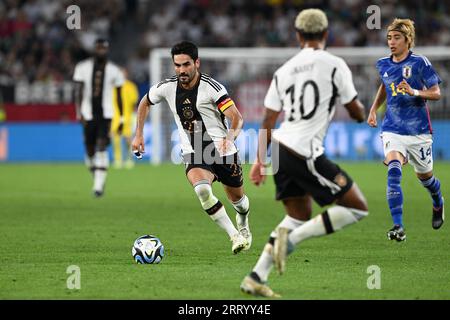 Wolfsburg, Germania. 10 settembre 2023. Calcio: Internazionale, Germania - Giappone, Volkswagen Arena. Il tedesco Ilkay Gündogan in ballo. NOTA IMPORTANTE: In conformità alle norme della DFL Deutsche Fußball Liga e della DFB Deutscher Fußball-Bund, è vietato utilizzare o far utilizzare fotografie scattate nello stadio e/o della partita sotto forma di immagini di sequenza e/o serie di foto simili a video. Credito: Federico Gambarini/dpa/Alamy Live News Foto Stock