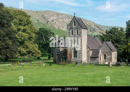 Chiesa, Santa Croce, Ilam Park, Staffordshire, la tomba di un eremita e re, St Betram. (Ashbourne, la "città postale", si trova nel Derbyshire e quindi io Foto Stock