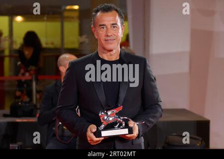 Lido di Venezia, Italia. 9 settembre 2023. Matteo Garrone partecipa alla photocall del vincitore alla 80° Mostra Internazionale d'Arte cinematografica di Venezia. Credito: SOPA Images Limited/Alamy Live News Foto Stock