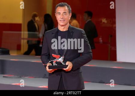 Lido di Venezia, Italia. 9 settembre 2023. Matteo Garrone partecipa alla photocall del vincitore alla 80° Mostra Internazionale d'Arte cinematografica di Venezia. Credito: SOPA Images Limited/Alamy Live News Foto Stock