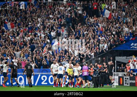 Parigi, Francia. 8 settembre 2023. Illustrazione del pubblico (tifosi e tifosi francesi tra il pubblico e il pubblico) reagisce dopo una prova della squadra francese durante la partita di Rugby World Cup RWC tra Francia e nuova Zelanda All Blacks l'8 settembre 2023 allo Stade de France di Saint-Denis vicino Parigi, in Francia. Crediti: Victor Joly/Alamy Live News Foto Stock