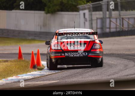 Sandown Park, Australia. 10 settembre 2023. Jude Bargwanna manca i coni alla curva 6 per una questione di centimetri. Crediti: James Forrester/Alamy Live News Foto Stock