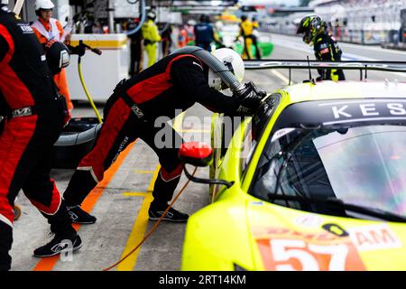 57 KIMURA Takeshi (jpn), HUFFAKER Scott (usa), MIYATA Ritomo (jpn), Kessel Racing, Ferrari 488 GTE Evo, pitlane durante la 6 ore di Fuji 2023, 6° round del FIA World Endurance Championship 2023, dal 7 al 10 settembre 2023 sul Fuji Speedway, a Oyama, Giappone Foto Stock