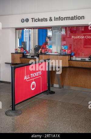 The Station, Grantham Lincolnshire: Biglietteria e centro informazioni nel foyer della stazione Foto Stock