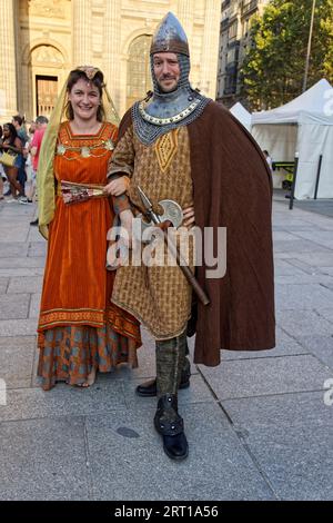 Parigi, Francia. 9 settembre 2023. Parigi merita un festival di festa, il 9 e il 10 settembre 2023. In un villaggio multiera, il festival storico presenta il patrimonio parigino, attraverso la danza, la musica, la gastronomia, la letteratura e l'artigianato sulla piazza di fronte alla chiesa di Saint Supilce a Parigi, in Francia. Crediti: Bernard Menigault/Alamy Live News Foto Stock