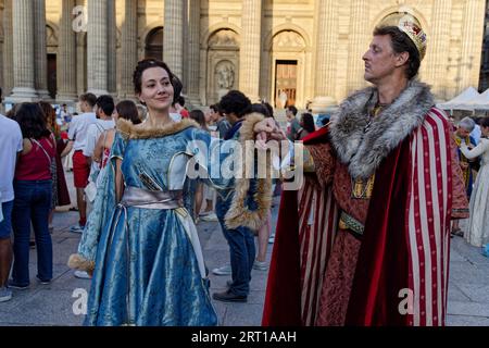 Parigi, Francia. 9 settembre 2023. Parigi merita un festival di festa, il 9 e il 10 settembre 2023. In un villaggio multiera, il festival storico presenta il patrimonio parigino, attraverso la danza, la musica, la gastronomia, la letteratura e l'artigianato sulla piazza di fronte alla chiesa di Saint Supilce a Parigi, in Francia. Crediti: Bernard Menigault/Alamy Live News Foto Stock