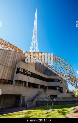 MELBOURNE, AUSTRALIA - 31 2021 OTTOBRE, l'iconico Arts Centre di Melbourne in una fresca mattinata d'inverno a Victoria, Australia Foto Stock