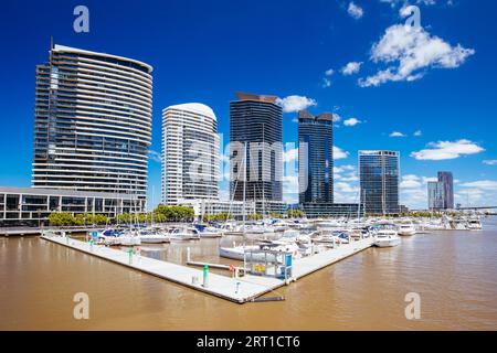 L'esclusivo quartiere di Yarra's Edge Marina vicino al Webb Bridge nell'area Docklands di Melbourne, Victoria, Australia Foto Stock