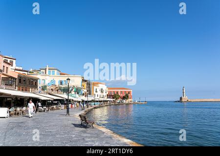 Canea, Grecia, 22 settembre 2021: Case storiche nell'antico porto veneziano Foto Stock