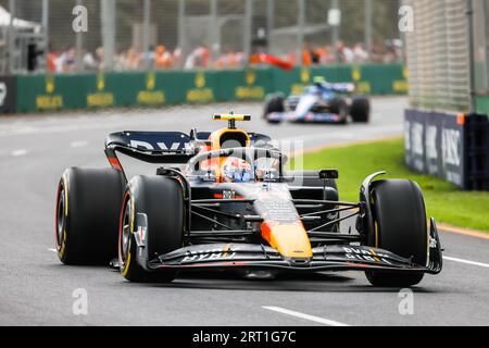 MELBOURNE, AUSTRALIA, 9 APRILE: Sergio Perez, messicano, guida il numero 11 della Oracle Red Bull Racing RB18 durante le prove all'Australian Grand 2022 Foto Stock