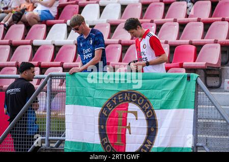 Utrecht, Paesi Bassi. 10 settembre 2023. Utrecht - tifosi del Feyenoord durante la partita tra FC Utrecht V1 contro Feyenoord V1 a Galgewaard il 10 settembre 2023 a Utrecht, Paesi Bassi. Credito: Immagini da Box a Box/Alamy Live News Foto Stock