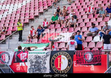 Utrecht, Paesi Bassi. 10 settembre 2023. Utrecht - tifosi del Feyenoord durante la partita tra FC Utrecht V1 contro Feyenoord V1 a Galgewaard il 10 settembre 2023 a Utrecht, Paesi Bassi. Credito: Immagini da Box a Box/Alamy Live News Foto Stock