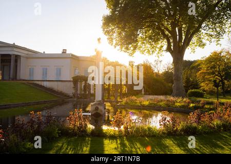 Il parco Sanssouci fa parte del complesso del parco del palazzo di Potsdam. Terme Romane affascinante complesso di ville nello stile delle case di campagna italiane del 15° Foto Stock